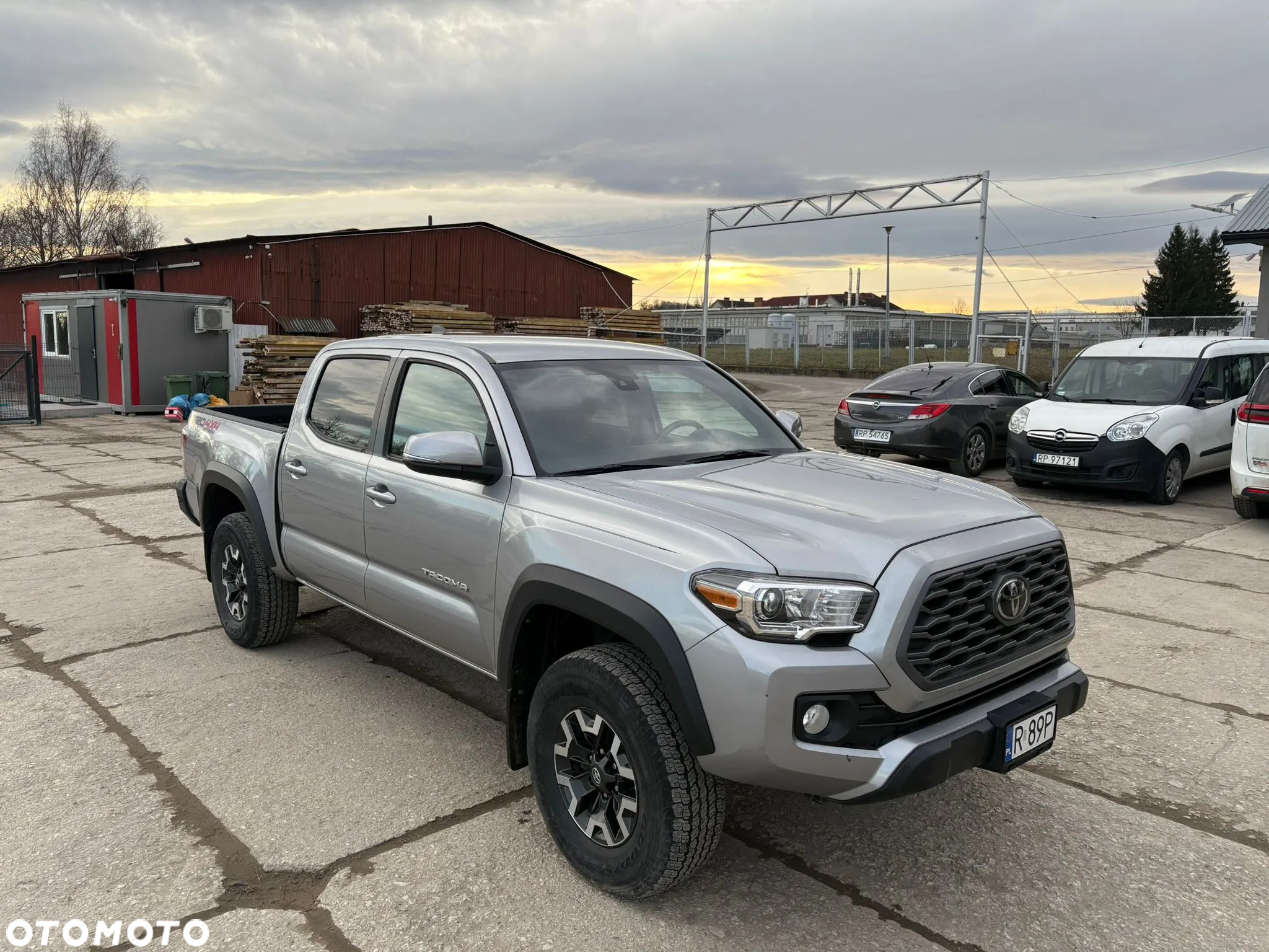 Toyota Tacoma - 4