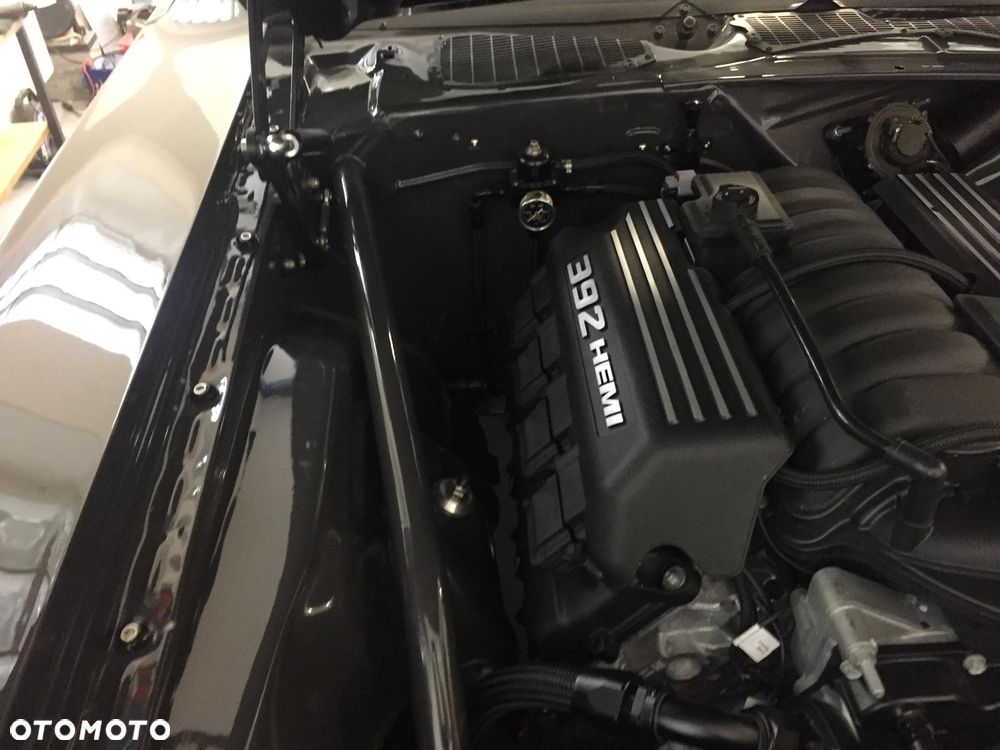 Dodge Challenger - 12