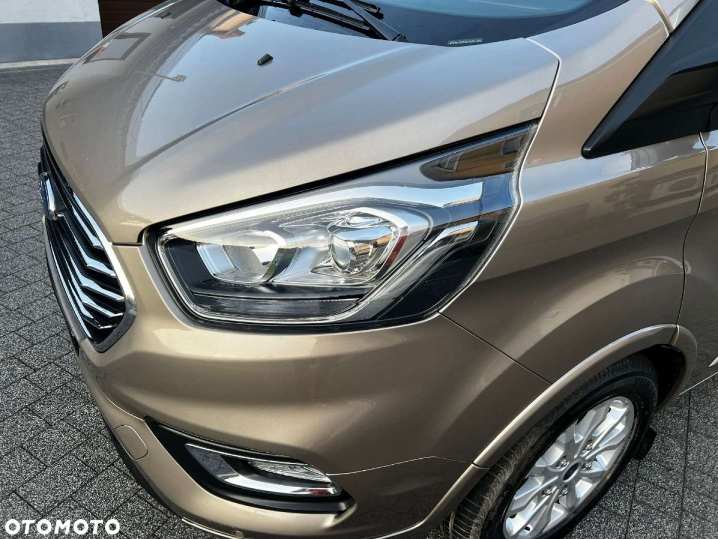 Ford Tourneo Custom - 15