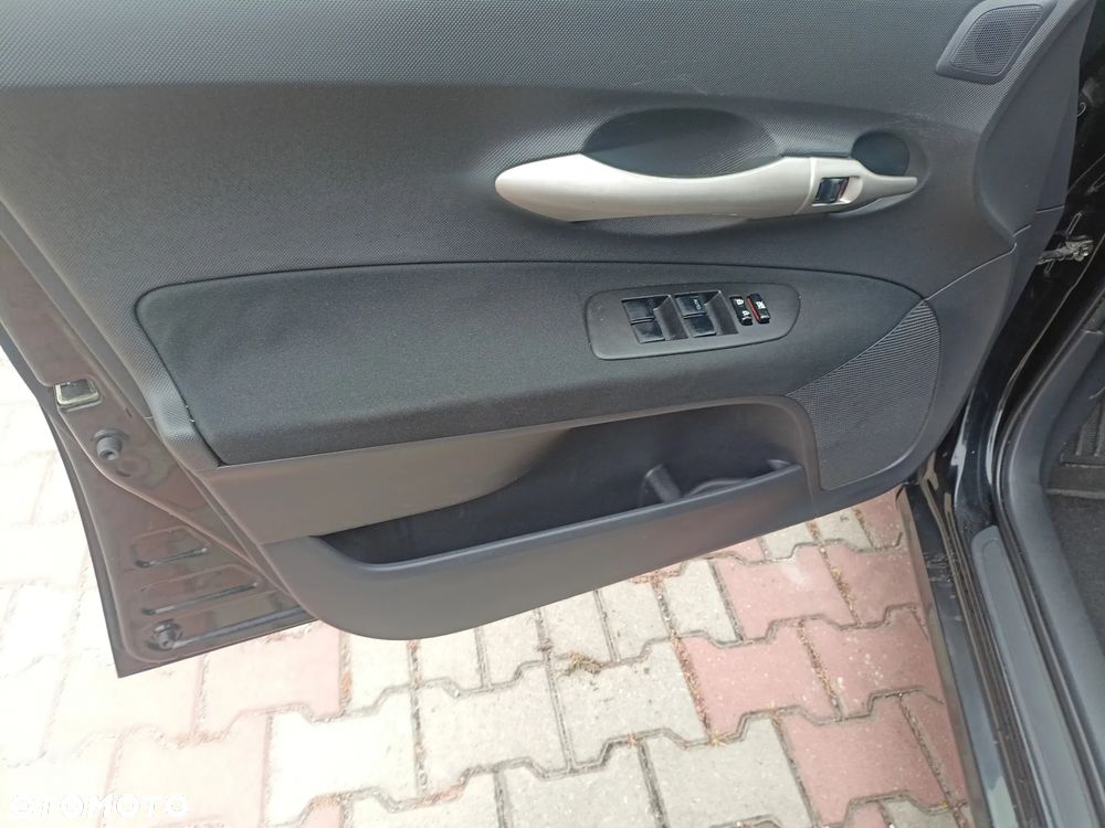 Toyota Auris 1.6 VVT-i Executive - 13