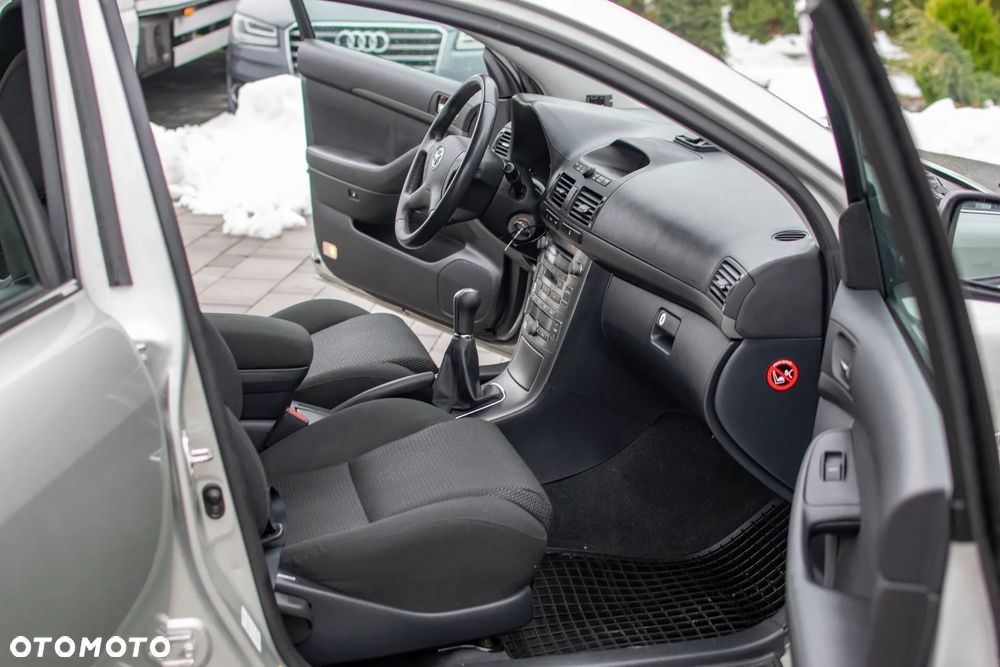 Toyota Avensis - 37