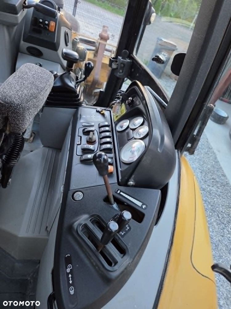 Caterpillar CAT 422E - 20