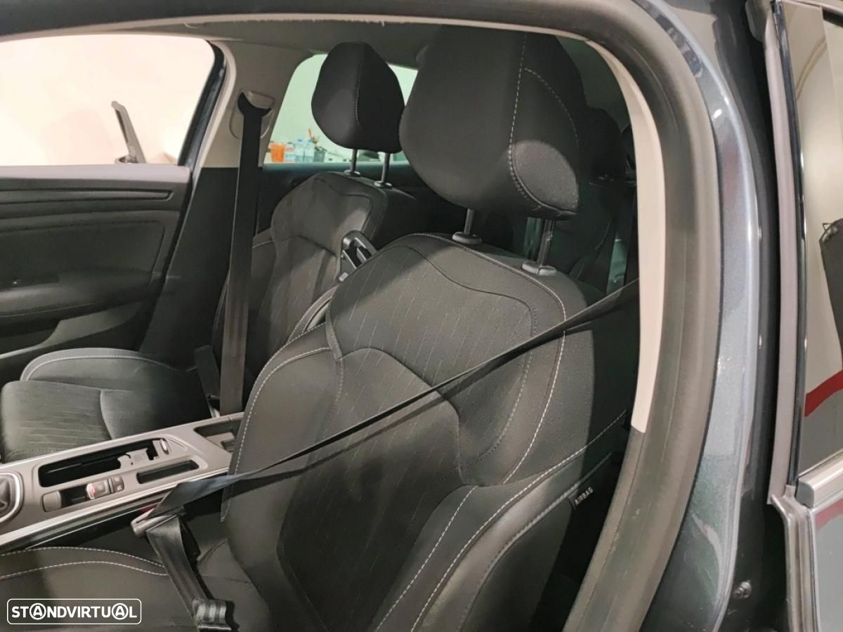 Renault Mégane 1.5 Blue dCi Limited - 6