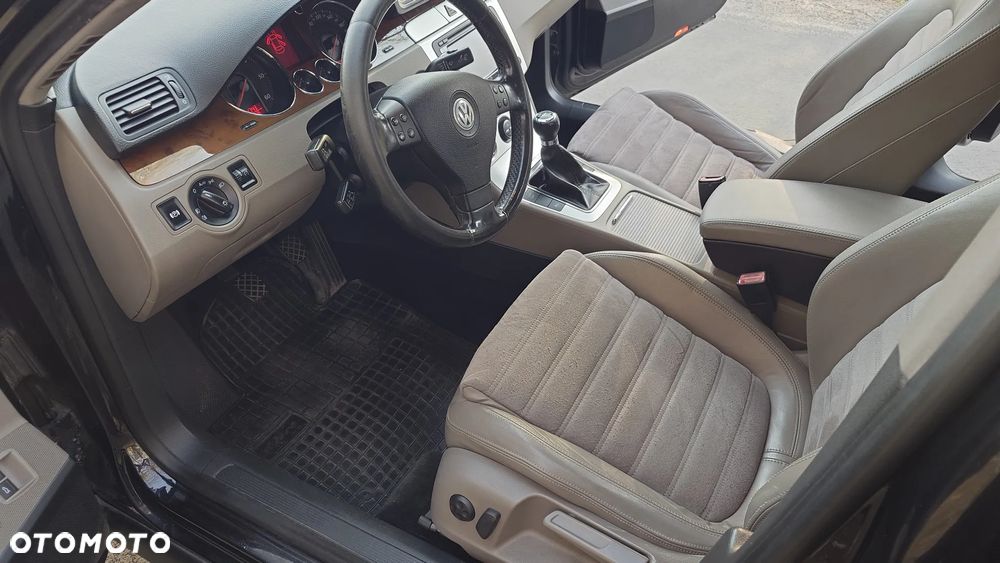 Volkswagen Passat 2.0 TDI DPF Highline - 12