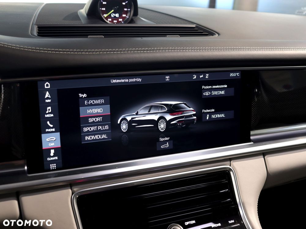 Porsche Panamera 4 E-Hybrid - 28