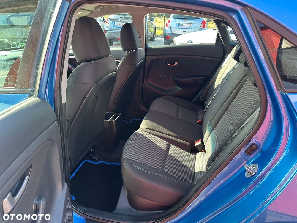 Hyundai i30 1.4 BlueDrive Classic + - 23