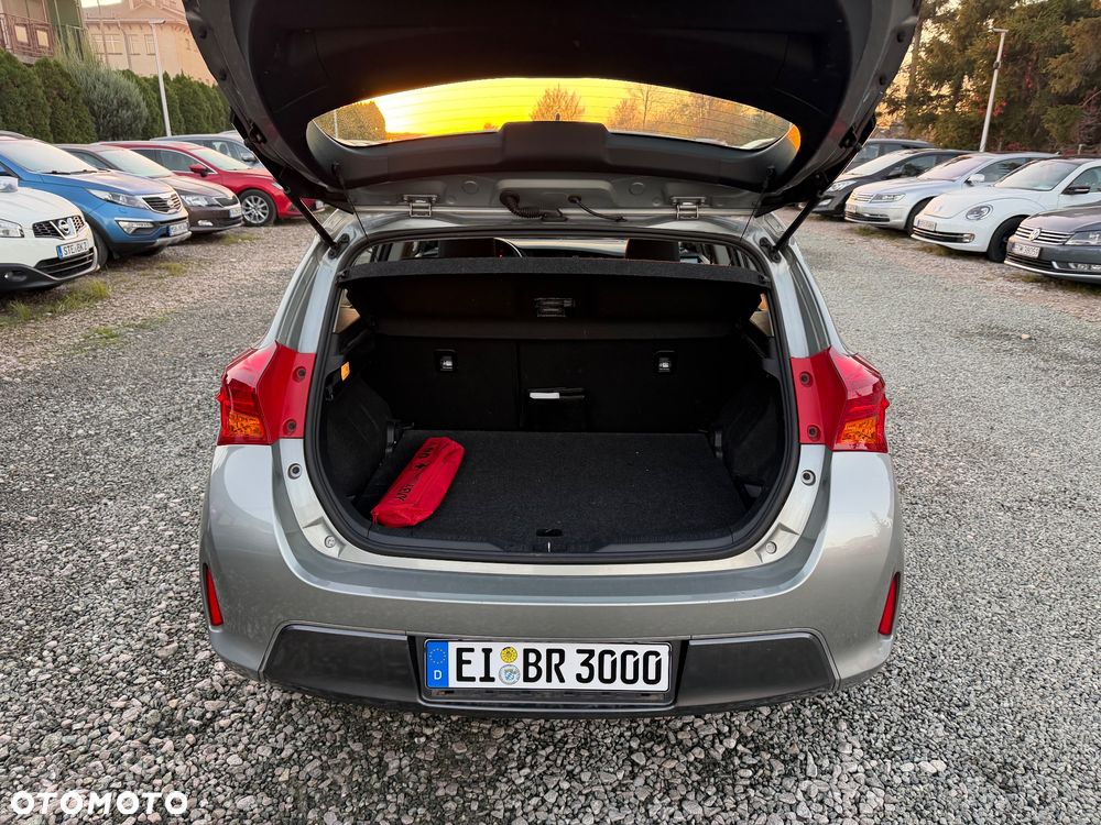 Toyota Auris 1.8 HSD Luna - 36