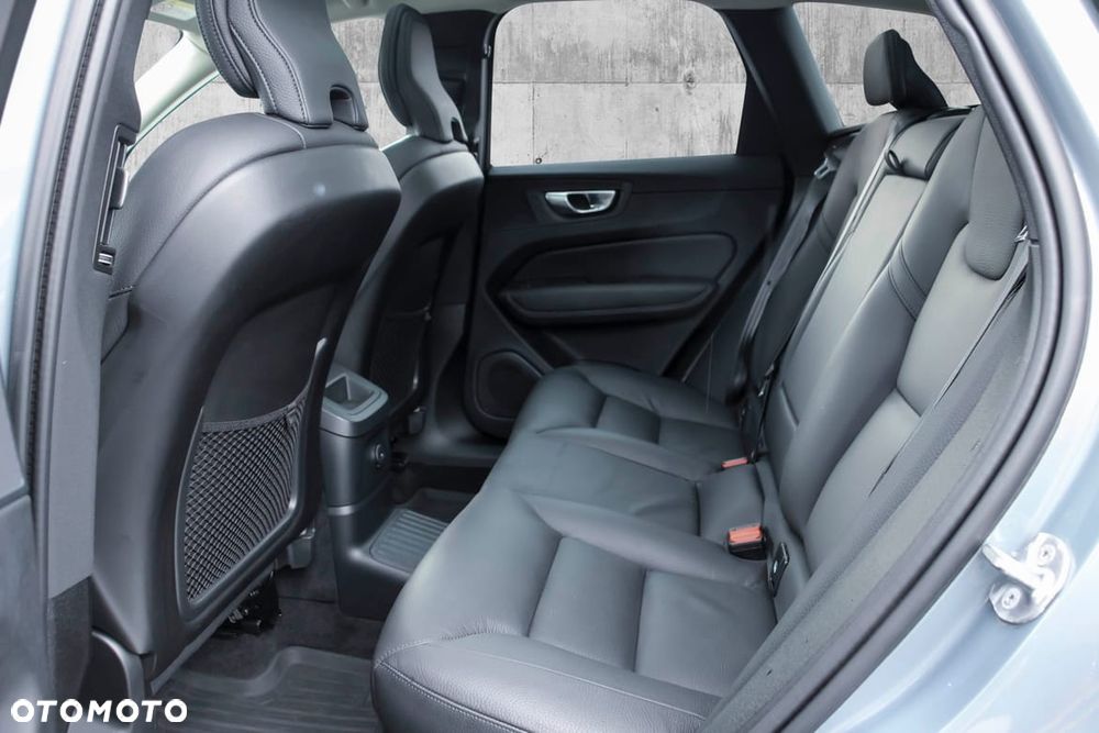 Volvo XC 60 T6 Plug-In Hybrid AWD Plus Dark - 19