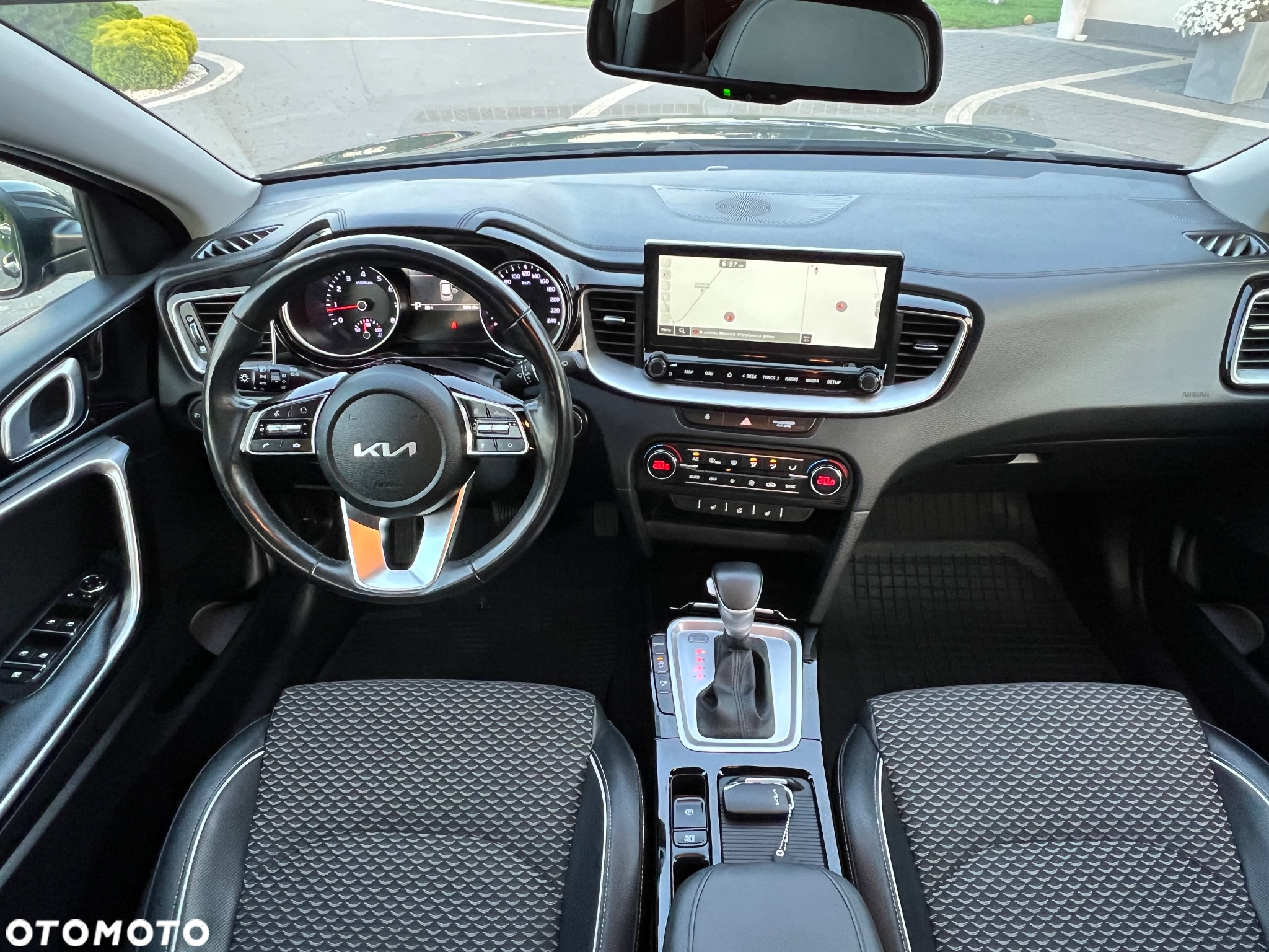 Kia XCeed - 30