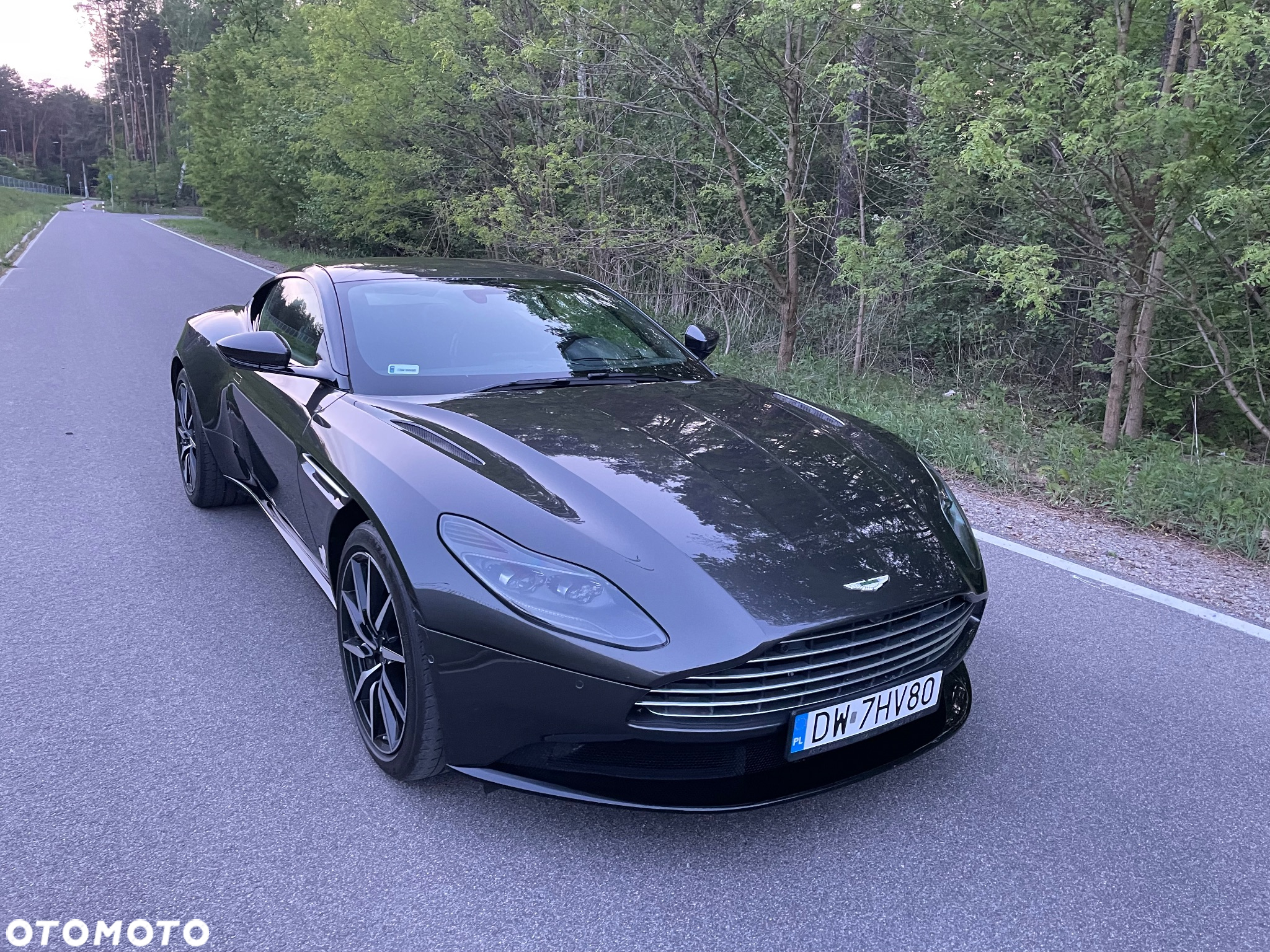 Aston Martin DB11 V8 - 4