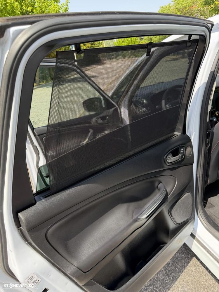 Ford S-Max - 12