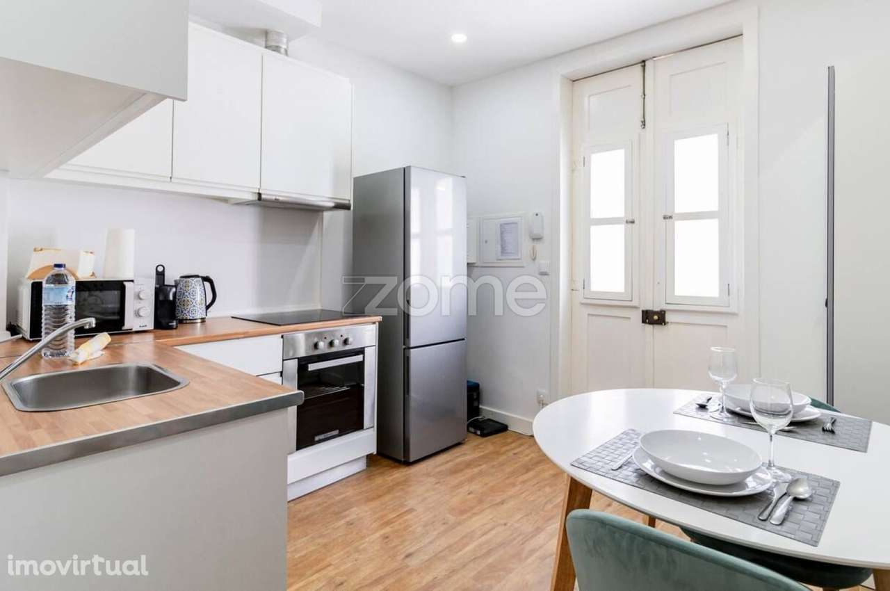 Prédio com 2 frações, rendimento imediato superior a 6%, centro Por... - Grande imagem: 5/48