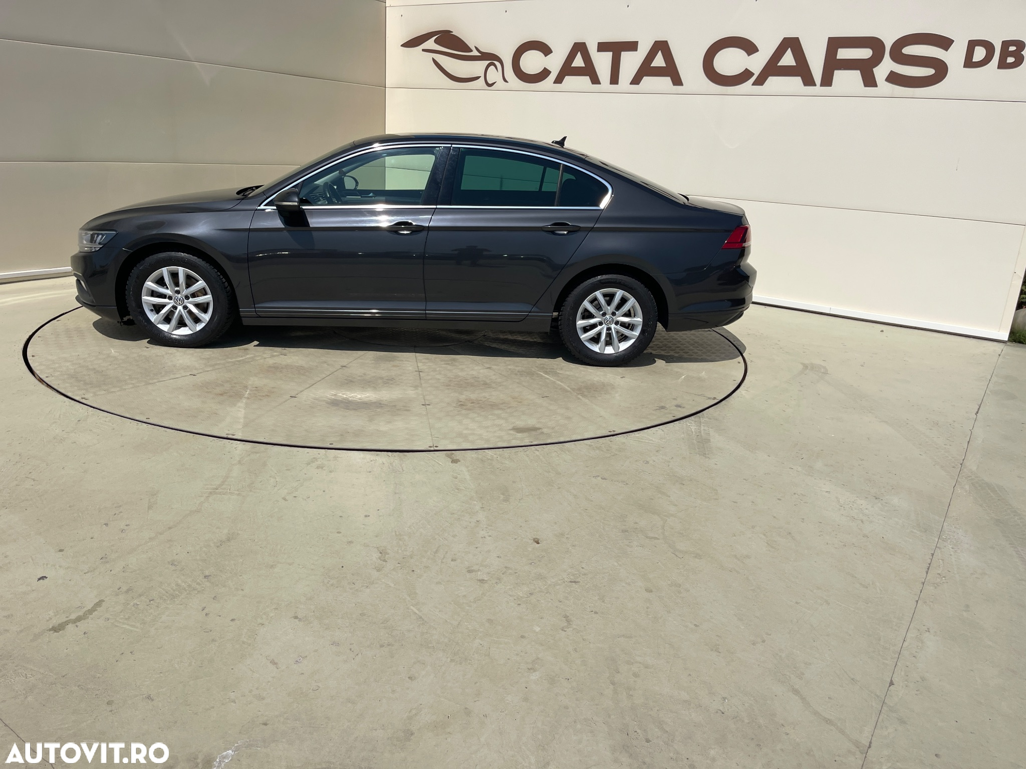 Volkswagen Passat - 8