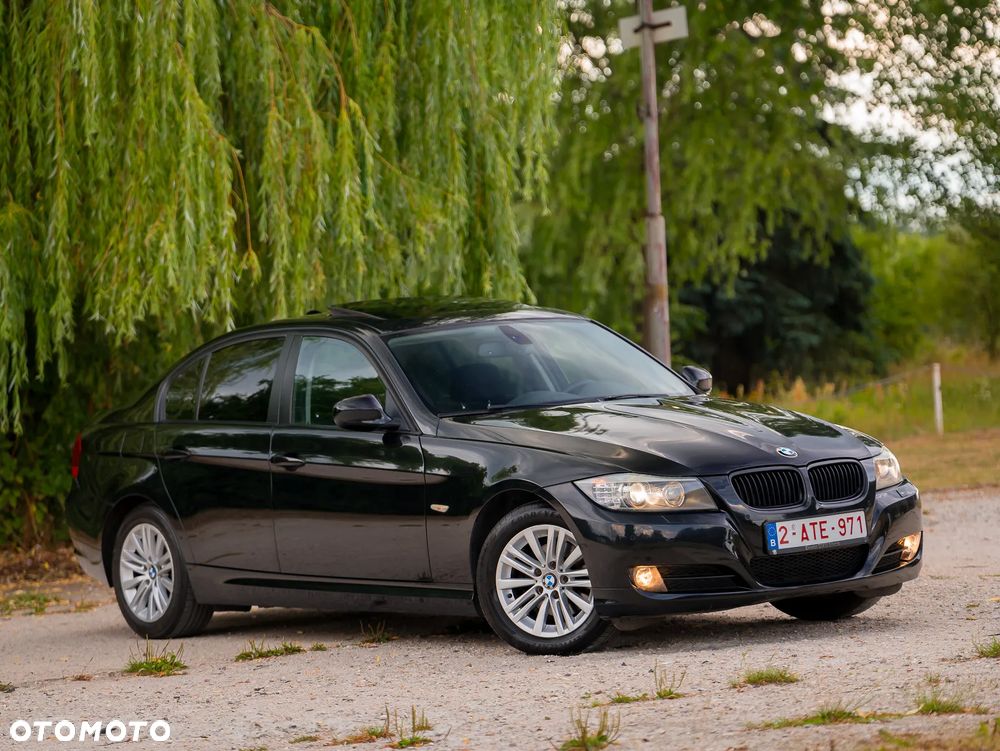 BMW 318I 2011 photo 4