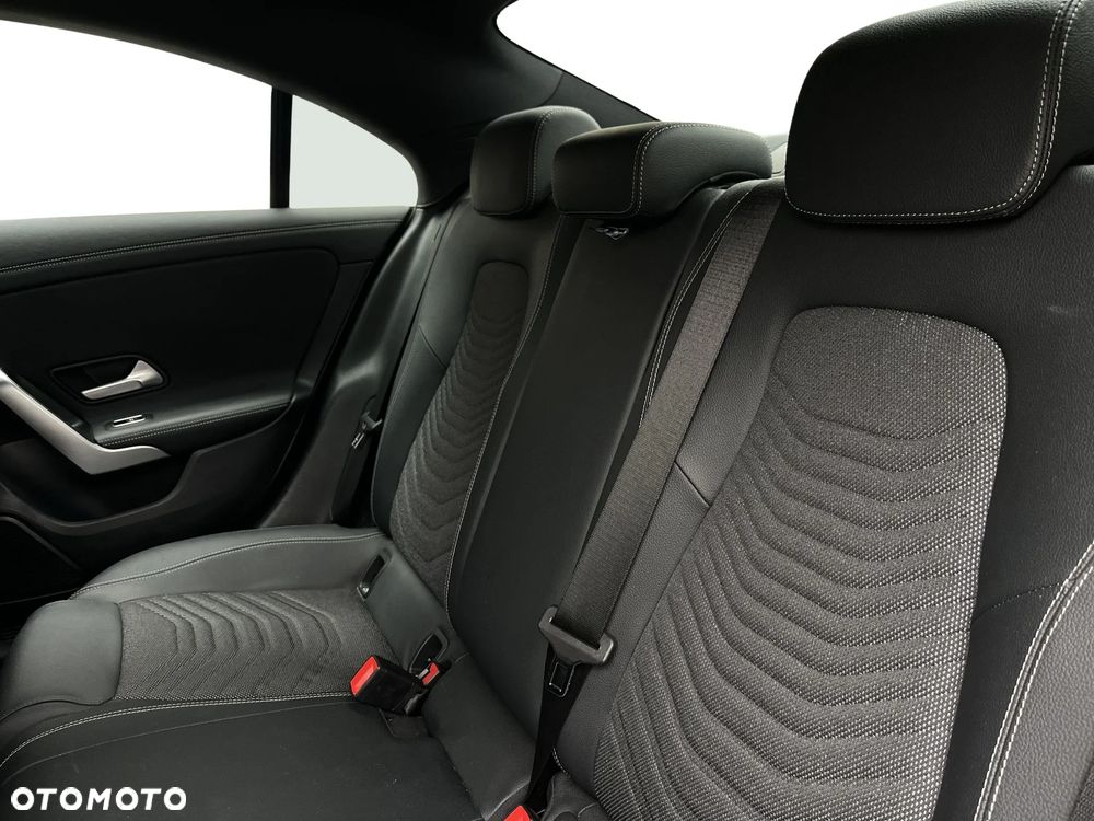 Mercedes-Benz CLA 180 7G-DCT - 35