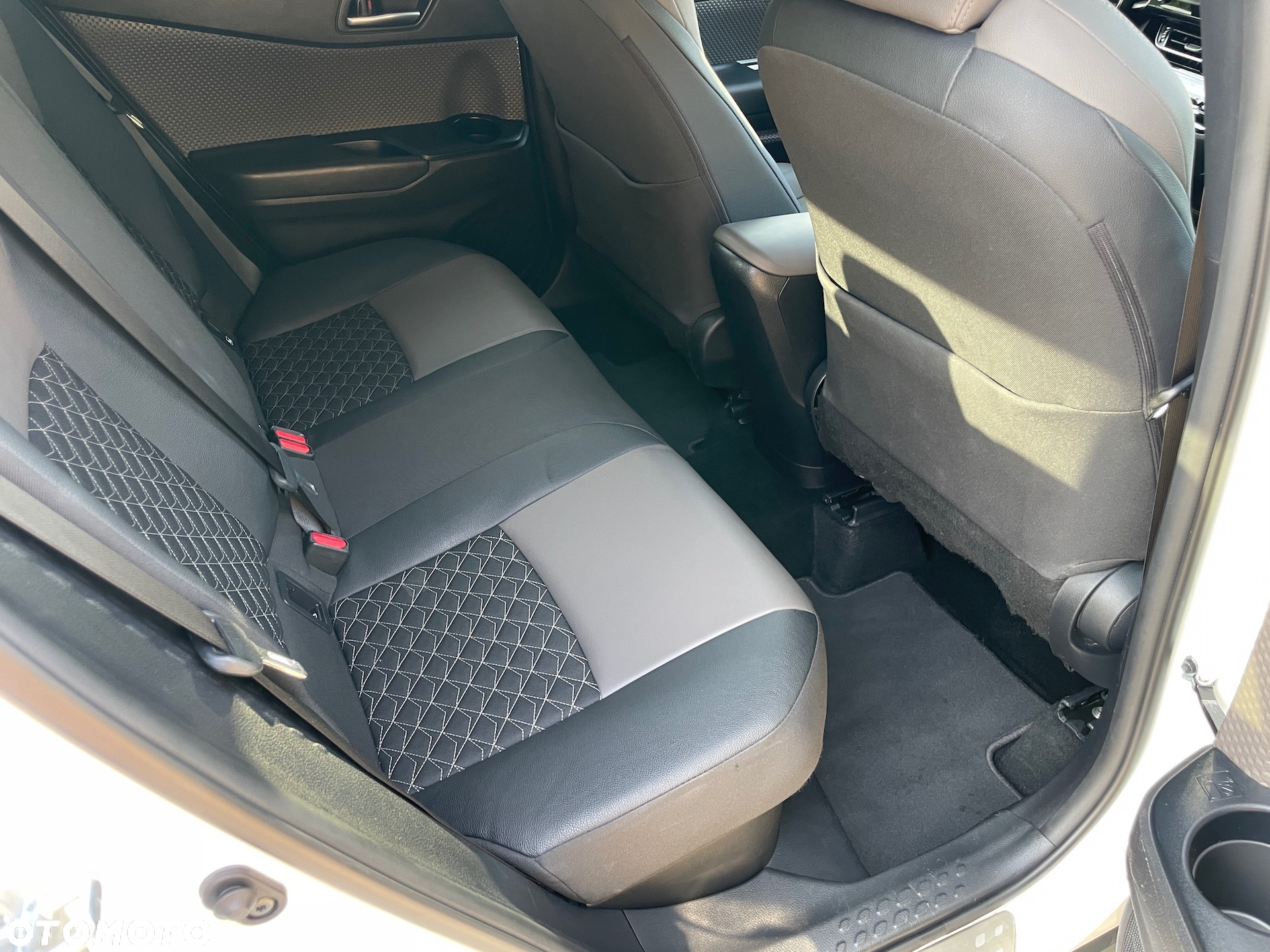 Toyota C-HR 2.0 Hybrid GR Sport - 17