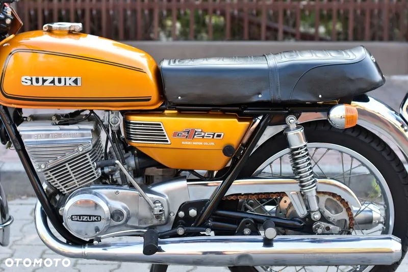 Suzuki Inny - 24