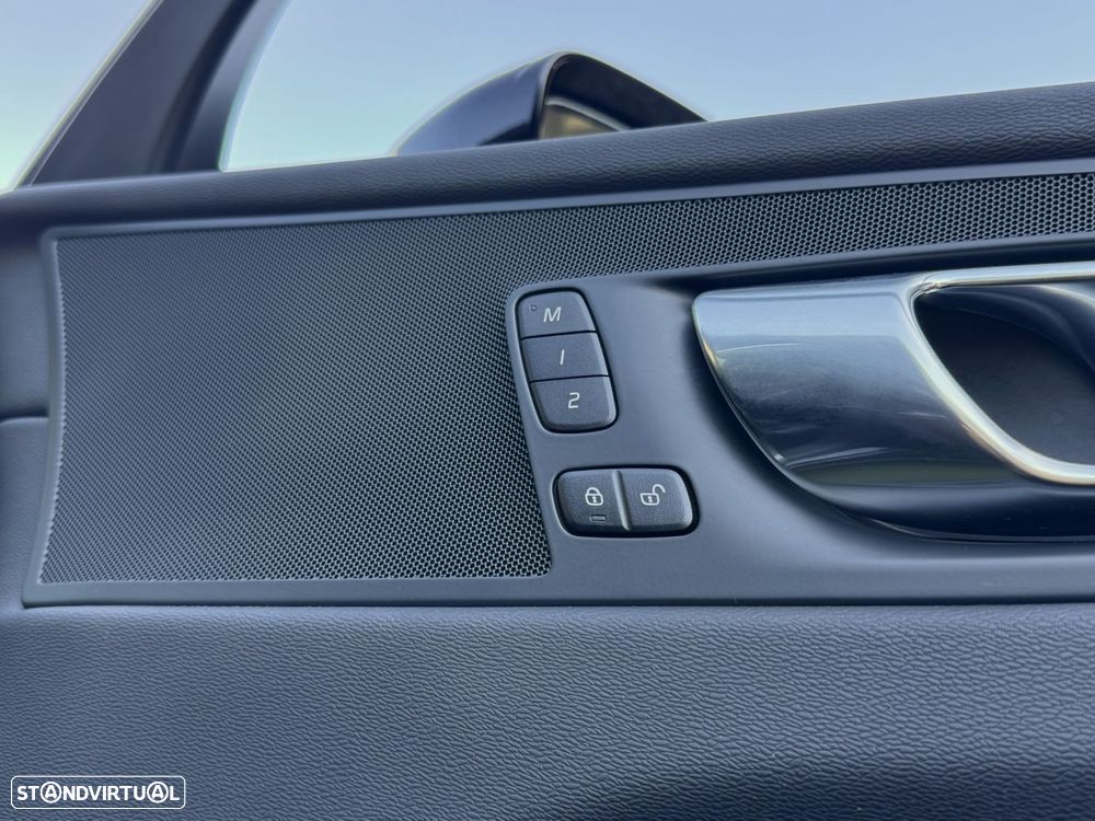 Volvo XC 60 2.0 T6 PHEV Black Edition AWD - 24