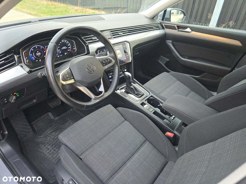 Volkswagen Passat - 10
