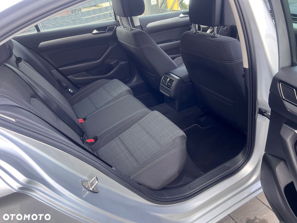 Volkswagen Passat 2.0 TDI EVO Business - 9