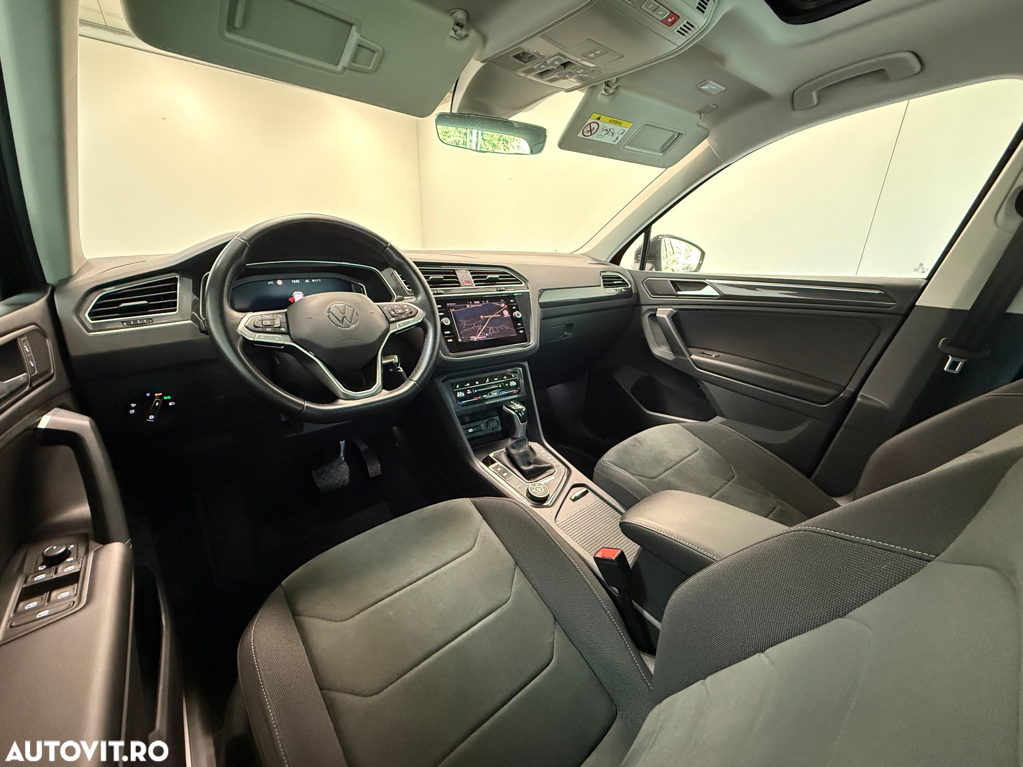 Volkswagen Tiguan 2.0 TDI SCR 4MOTION DSG Elegance - 23