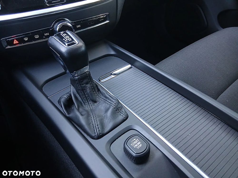 Volvo V60 T4 Momentum - 28