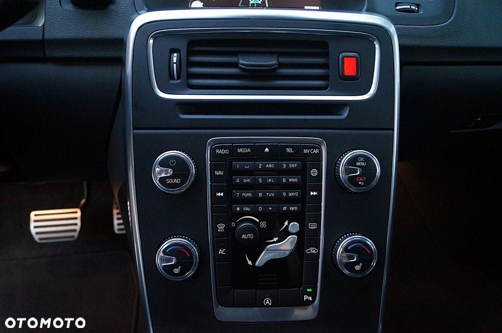 Volvo V60 D4 Geartronic Summum - 30