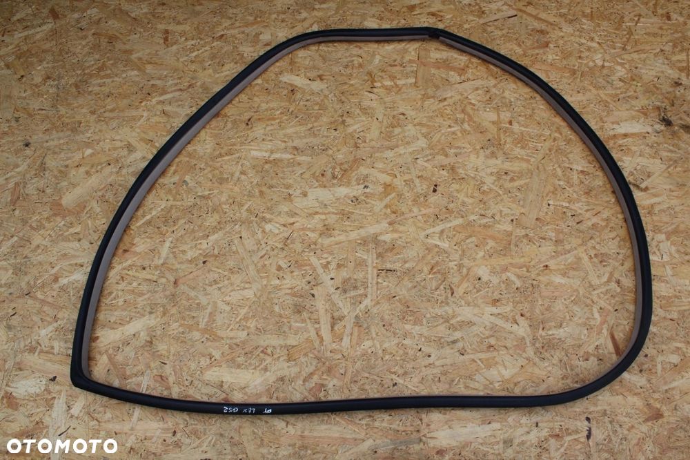 Uszczelka drzwi LEXUS GS II PRAWY TYŁ prawa beżowa - 1