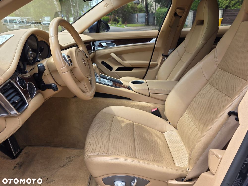 Porsche Panamera 4 PDK Platinum Edition - 16