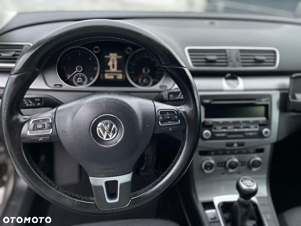 Volkswagen Passat 2.0 TDI BlueMotion Technology Highline - 25