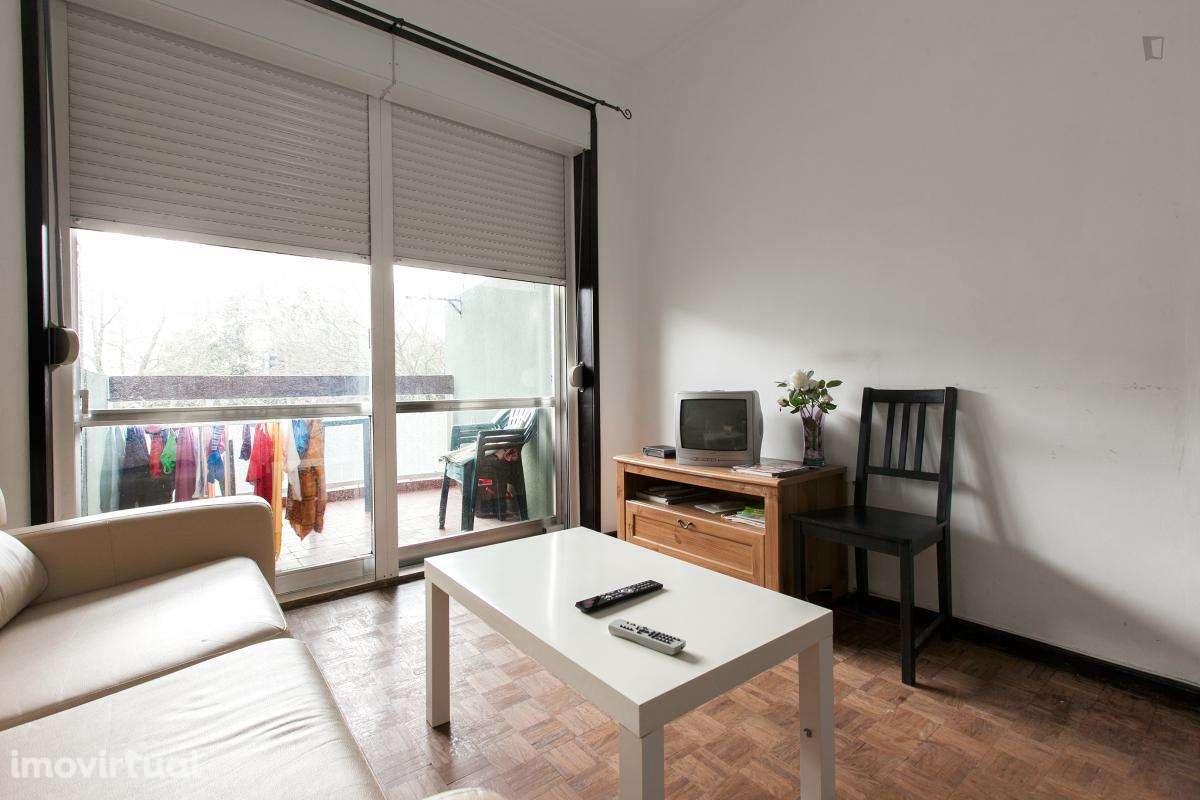 Quarto - localizado em Massarelos Porto - Grande imagem: 3/11