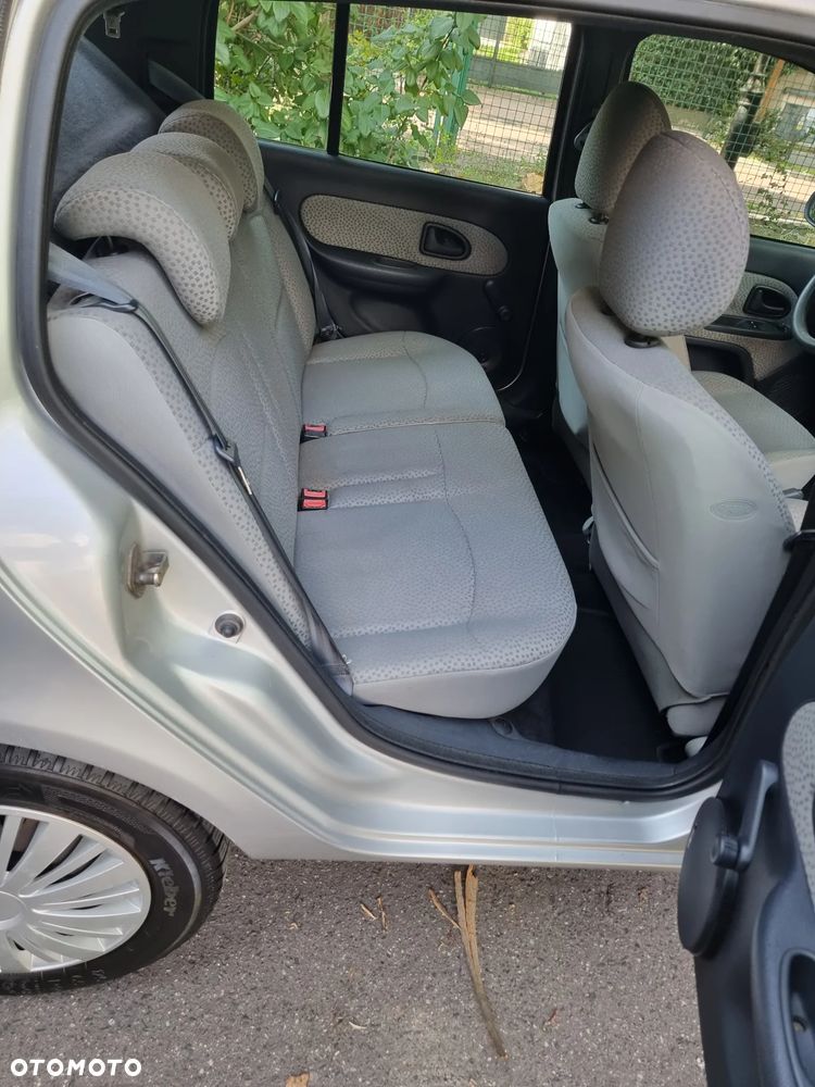 Renault Clio 1.2 16V Confort Authentique - 6