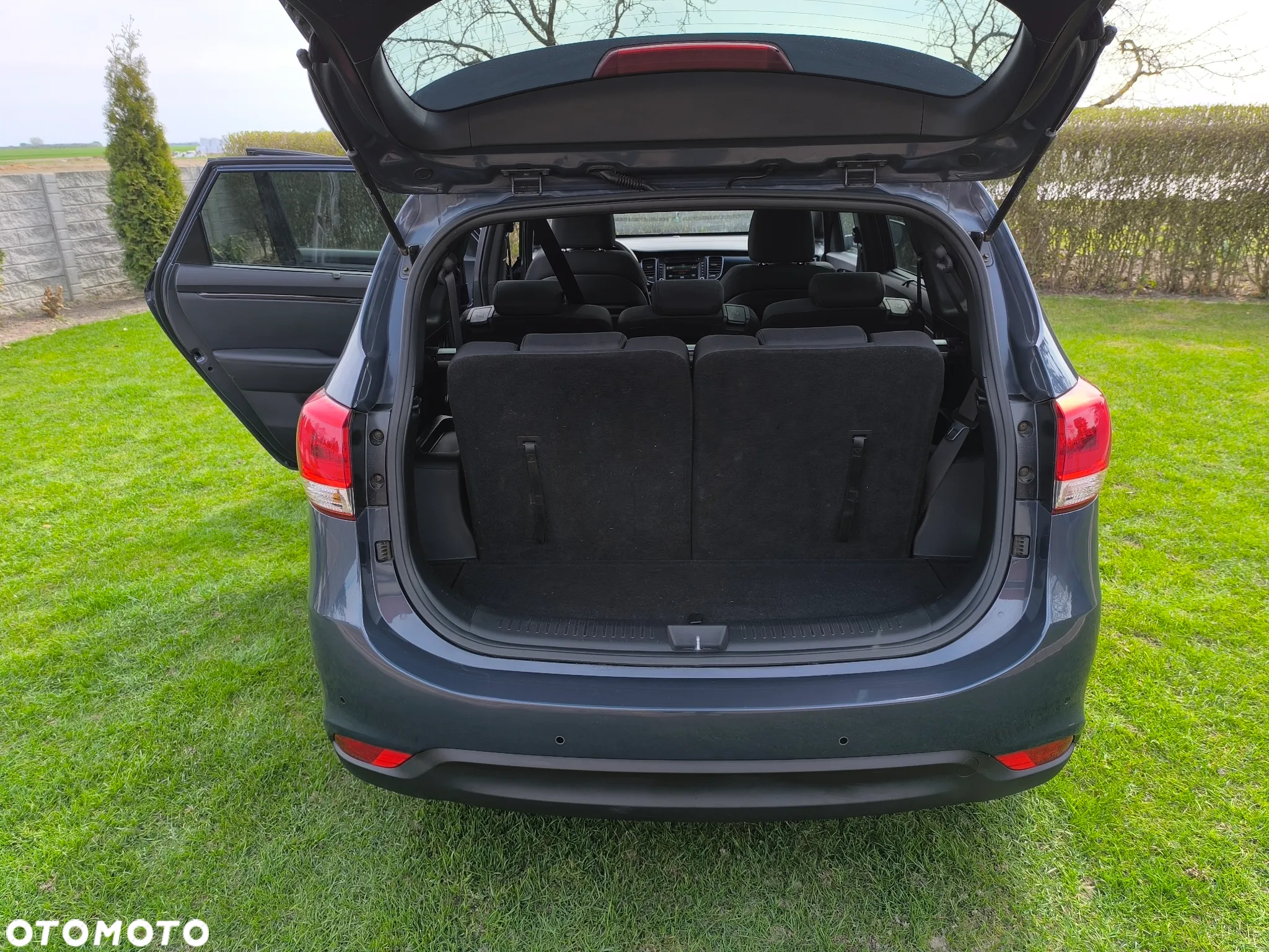 Kia Carens 1.7 CRDi L 7os - 13