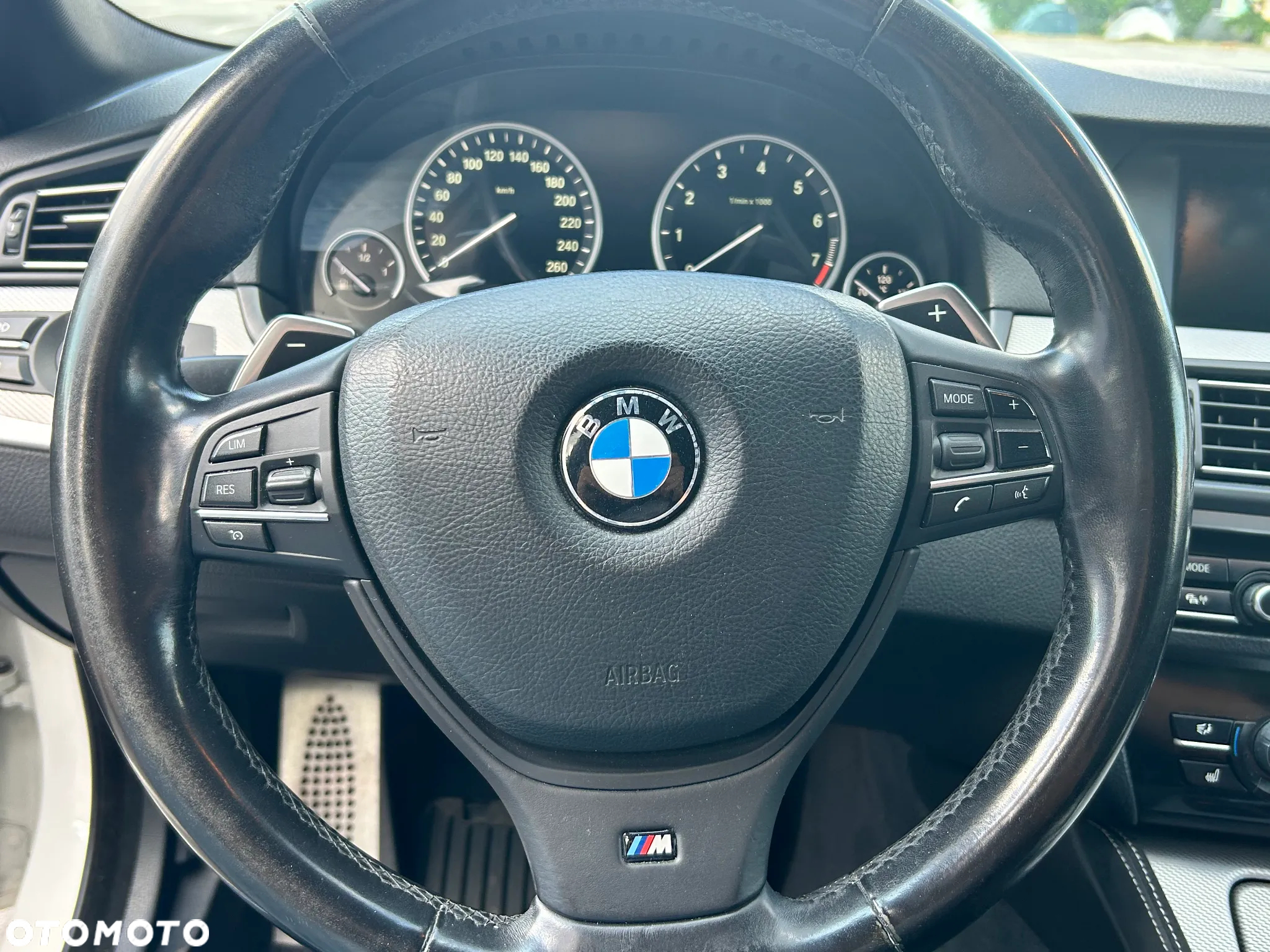 BMW Seria 5 528i xDrive - 11