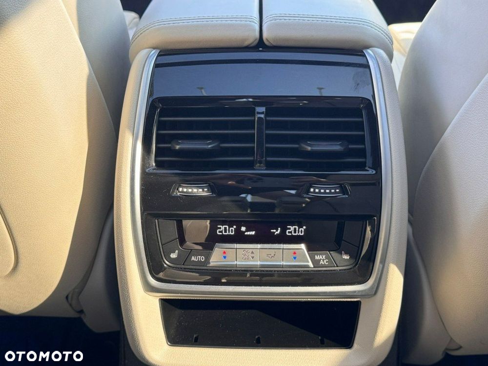 BMW X7 - 24