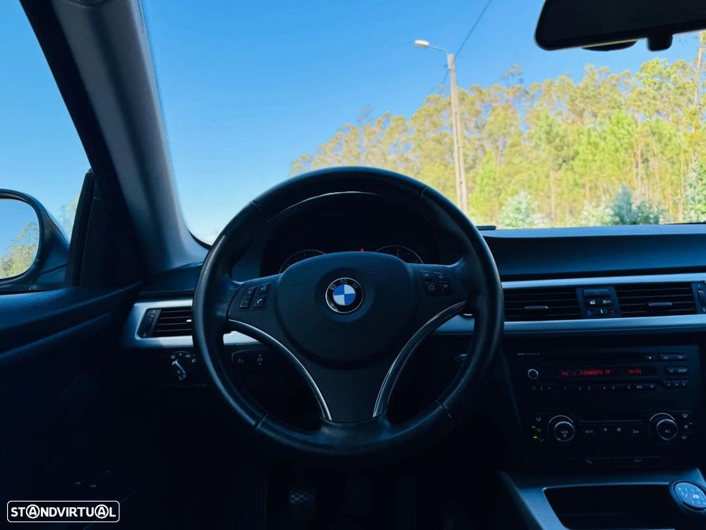 BMW 320 d Coupe - 30