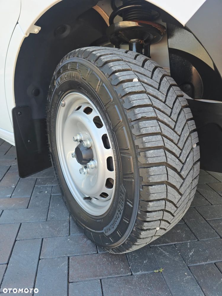 Renault MASTER KONTENER 8 PALET Dłu-4,31cm  Sze-2,11cm  Wys-2,26cm WZMOCNIONE TYLNE ZAWIESZENIE SILNIK 2.3 164KM 144 Tyś Km SERWIS DO OSTATNIEGO Km SALON POLSKA BOGATA OPCJA WYPOSAŻENIA LEDY HALOGENY TEMPOMAT FOTEL KIEROWCY PNEŁMATYCZNY KLIMATYZACJA NOWE OPONY MICHELIN - 40