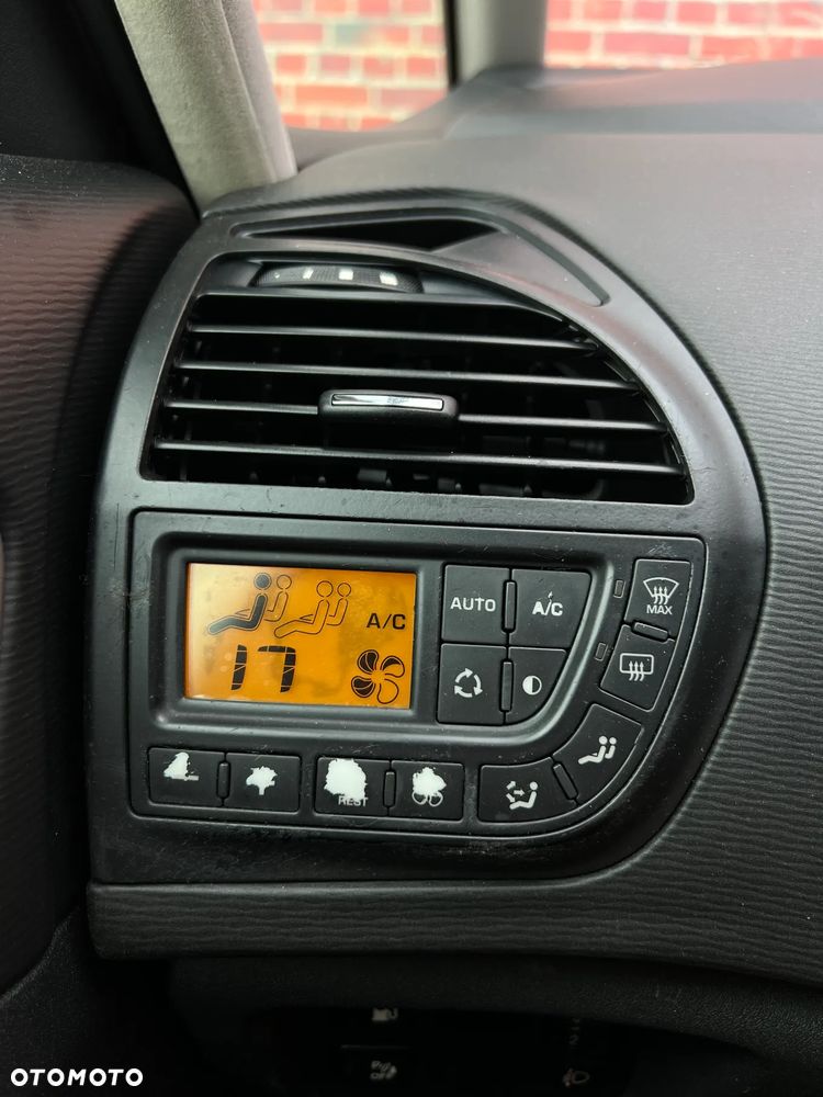 Citroën C4 Picasso - 25