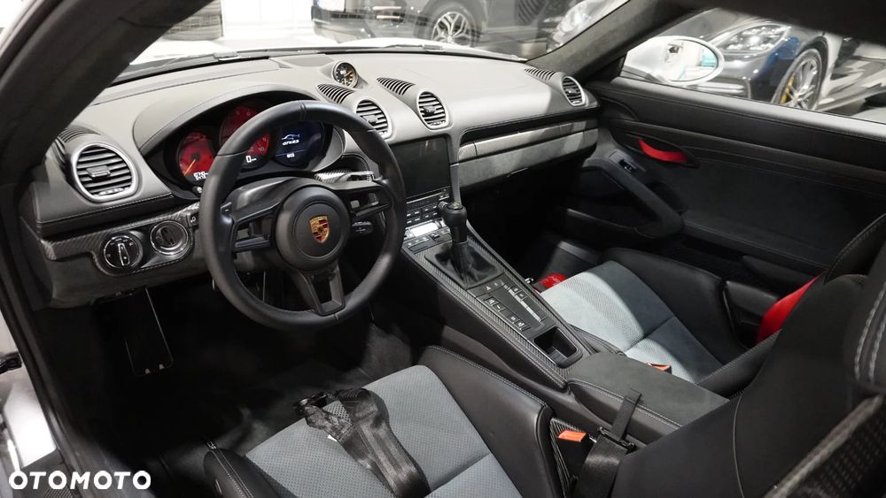 Porsche 718 Cayman GPF GT4 RS PDK - 6