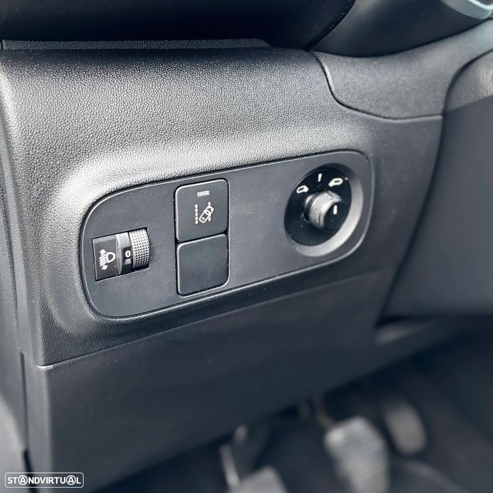 Citroën C3 1.2 PureTech Shine - 23