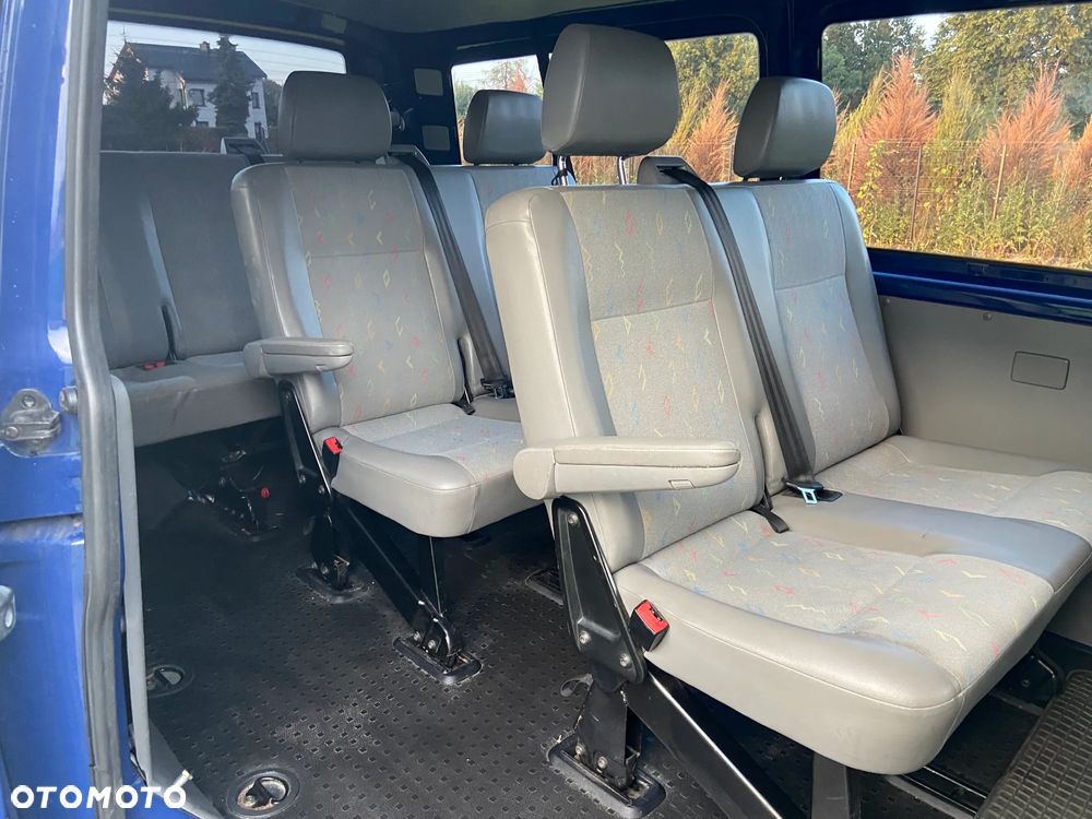 Volkswagen Caravelle - 11