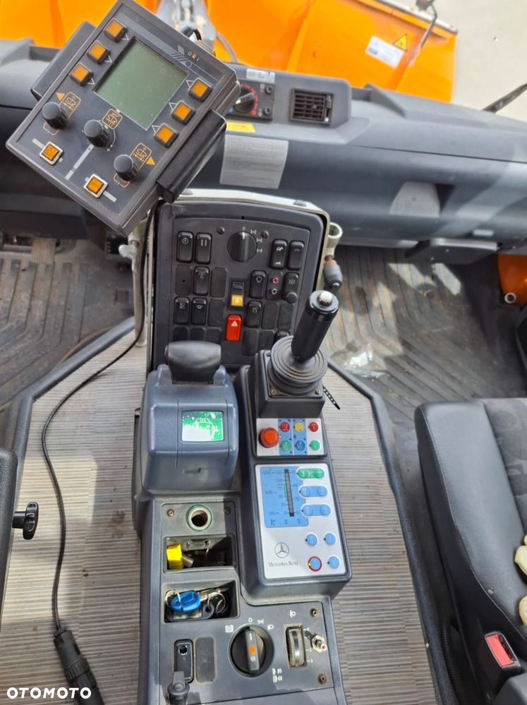 Versalift Unimog U 400 4X4 - 23