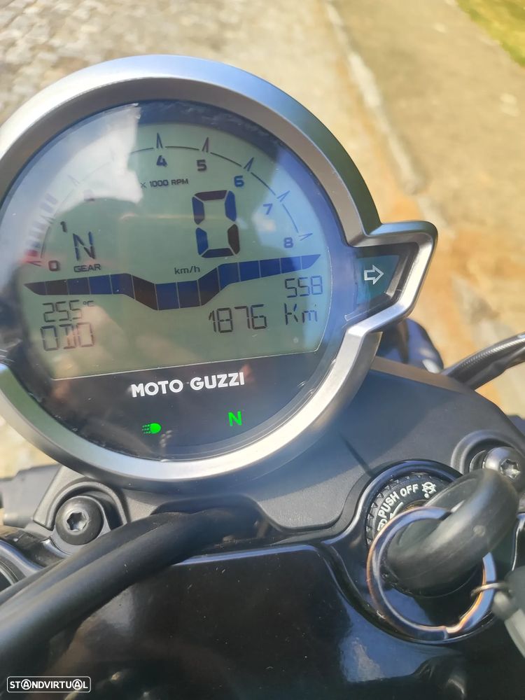 Moto Guzzi V7 Stone - 7