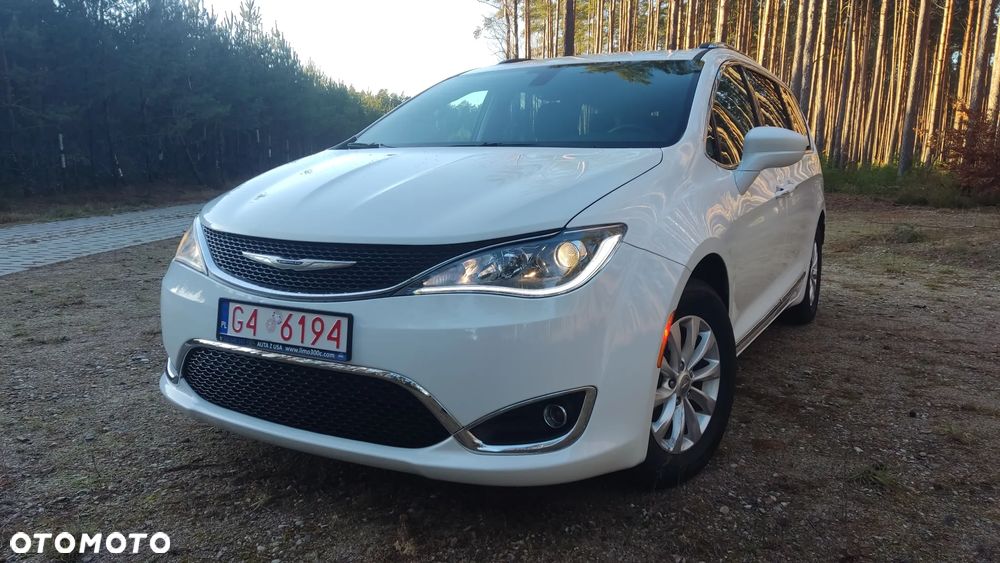 Chrysler Pacifica - 1