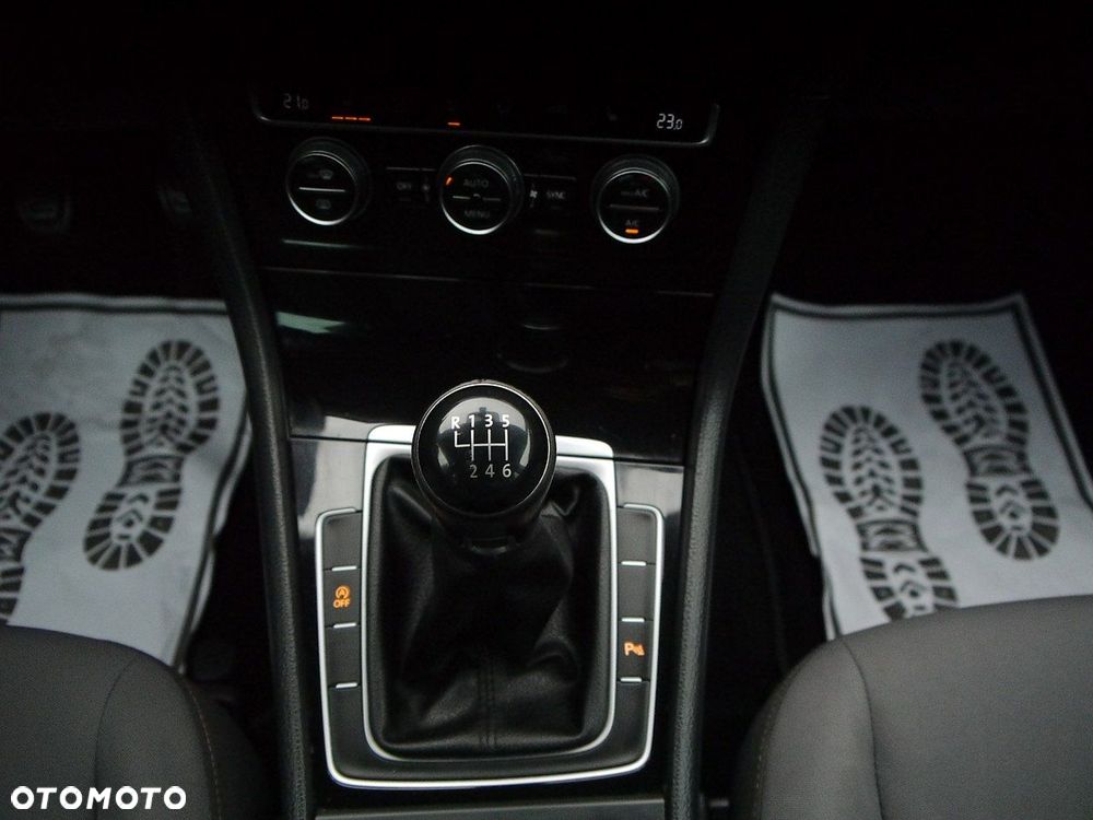 Volkswagen Golf - 30