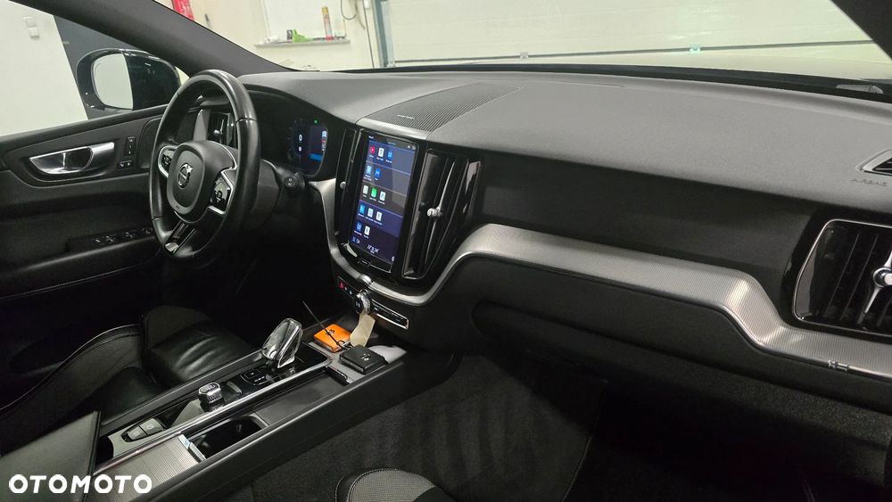 Volvo XC 60 B4 D Plus Dark - 17