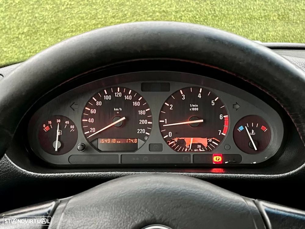 BMW 318 i Exclusive - 11