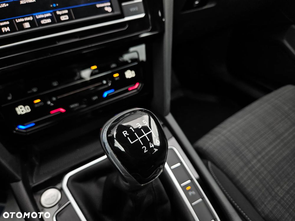 Volkswagen Passat 2.0 TDI EVO Business - 33