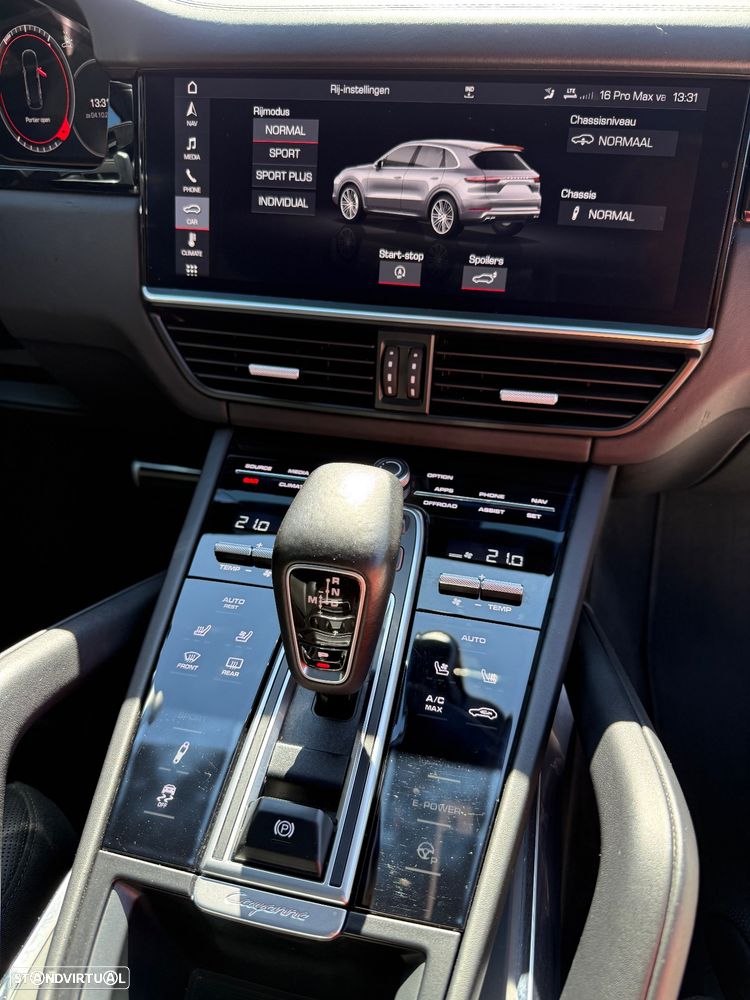 Porsche Cayenne Turbo - 32