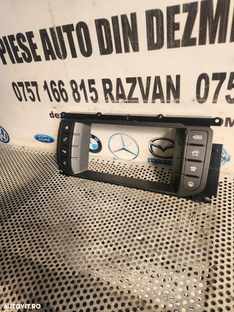 Rama Consola Butoane Navigatie Media Range Rover Evoque An 2012-2013-2014-2015-2016-2017-2018-2019 Dezmembrez Range Rover Evoque Facelift An 2015-2016-2017-2018-2019 2.0 D Automat 4x4 Volan Stanga - Dezmembrari Arad - 3
